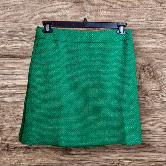 NWT J Crew Kelly Green Tweed a-line mini skirt. Size 8. - Picture 2 of 7